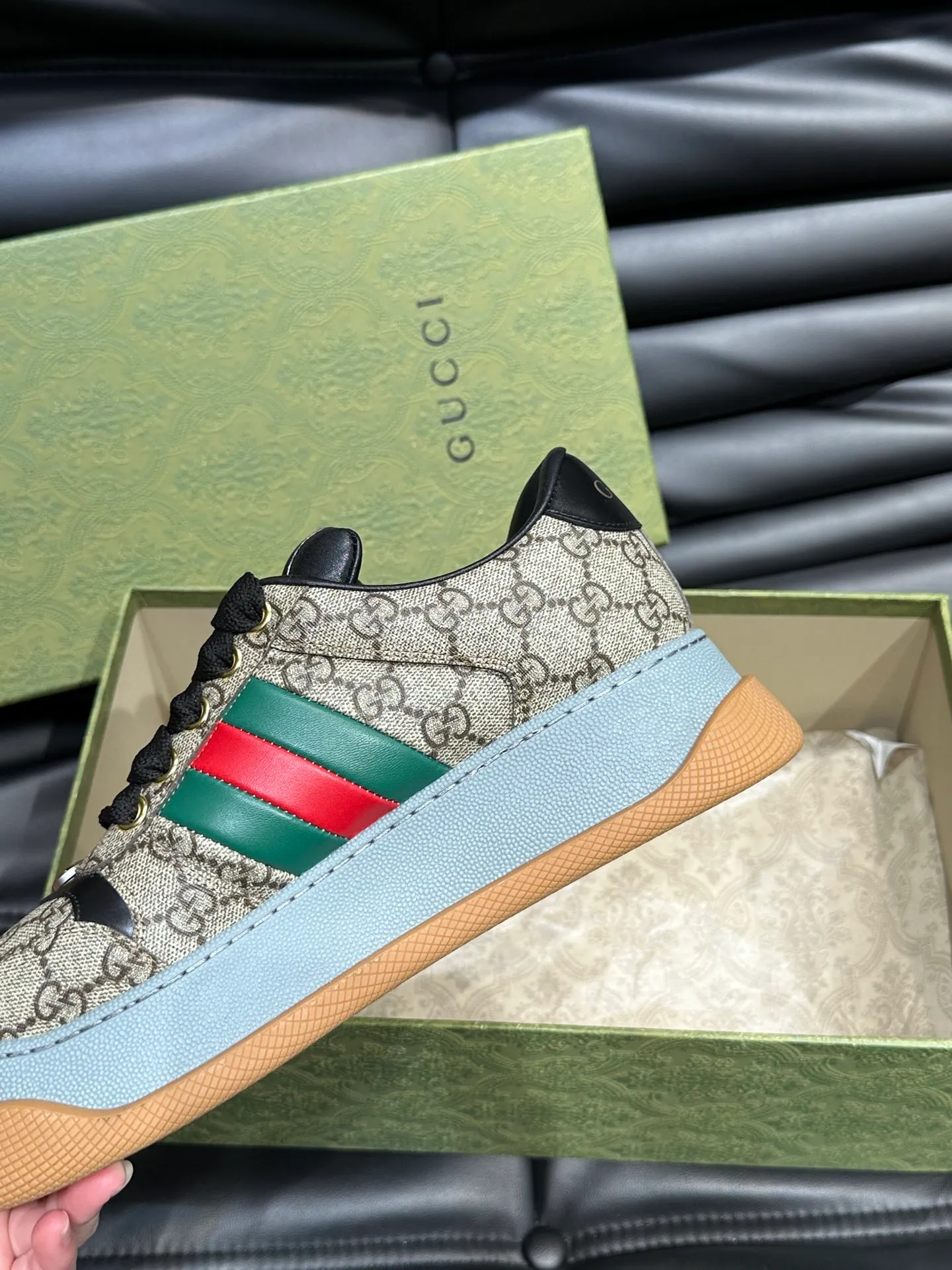 Men's men's shoes 💰p500 "GUCC*" Screener series 👫 Couple style GG thick-soled sneakers, the Screener series is inspired by the classic sneakers of the 1970s, cleverly incorporating the retro Gucci logo, two-color waterproof platform soles, and 5CM thick soles to enhance the aura, conveying the new design concept that a single product should be permanently accompanied by the passage of time, creating a retro distressed effect, decorated with metallic double G oval enamel details! High-quality, versatile classic items, highly recommended. Size female 35-39, male 38-44
